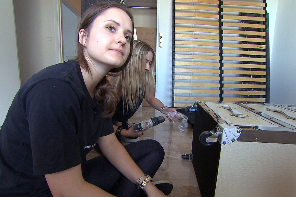 Davina Geiss (18, l.) und ihre kleine Schwester Shania (17) sind zusammen in ihr erstes eigenes Apartment in Monaco umgezogen.