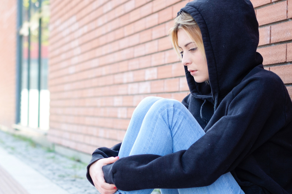 Probleme wie soziale Ängste und Depressionen haben offenbar bei hessischen Jugendlichen massiv zugenommen (Symbolbild).