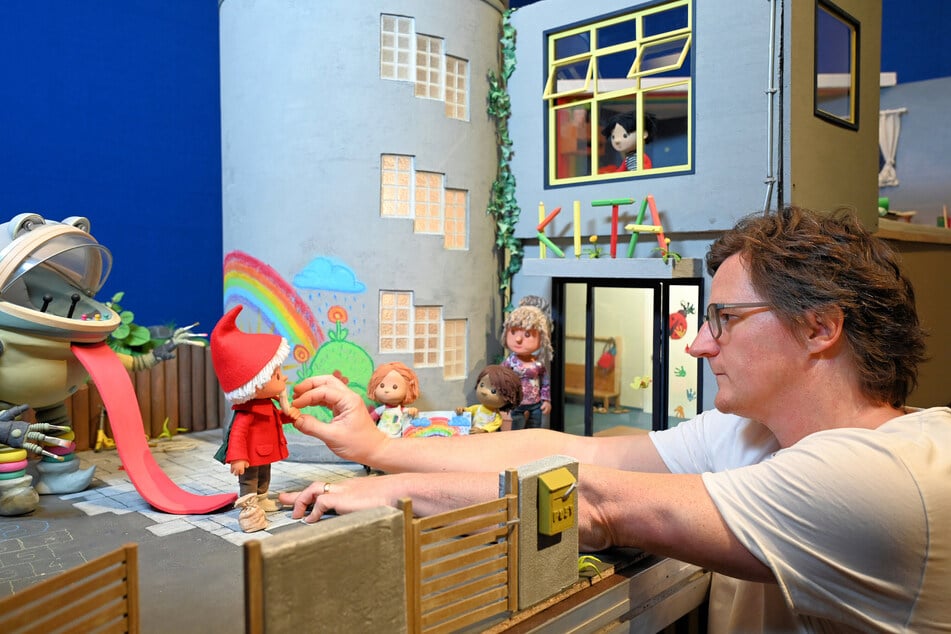 Von ihm wird unter anderem eine Kindergarten-Szene sowie der Kurzfilm "Die Reise zur Traumsandmühle" ausgestellt.