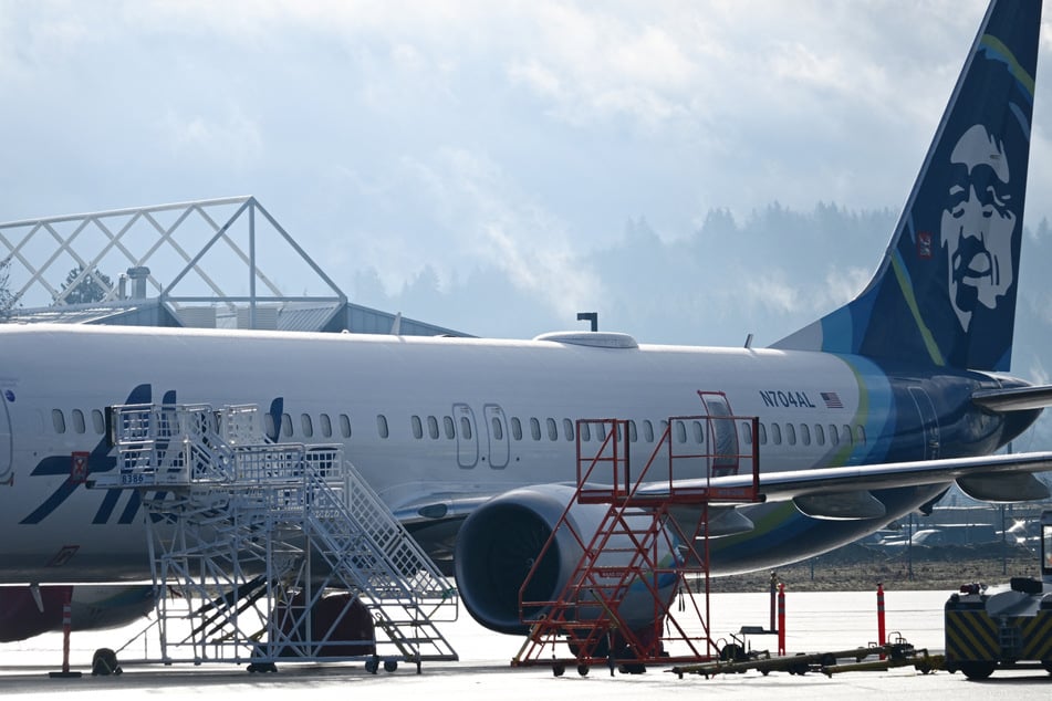 Alaska Airlines finds "many" loose bolts on Boeings as United questions orders