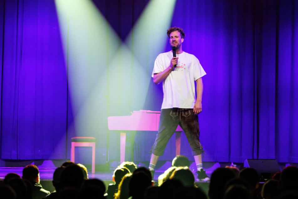 Vor knapp drei Wochen stand Luke Mockridge in Bayern auf der Bühne und machte auch dort den Skandal zum Thema.