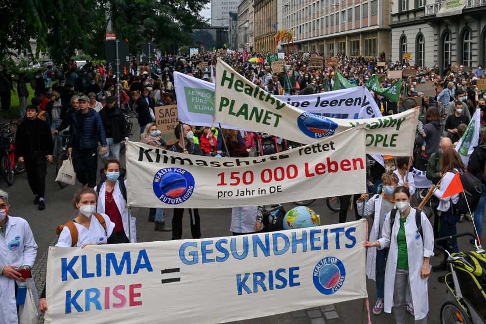Leipzig: Demo in Leipzig: "Fridays for Future" kämpft gegen Dorf-Räumung