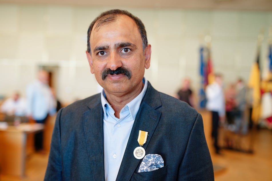 Taxifahrer Muhammad Afzal (48) wurde mit der Rettungsmedaille des Landes Baden-Württemberg ausgezeichnet.