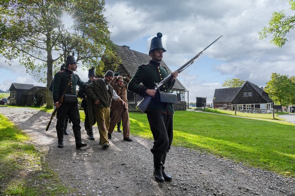 In Seiffen hat der Militärhistorische Darstellungsverein Sachsen einen Tag im 19. Jahrhundert nachgespielt.