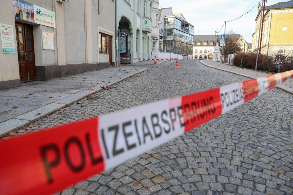 Tatort: Der Bereich um die Schulbrücke in Aue-Bad Schlema wurde am 1. Januar von der Polizei gesperrt.