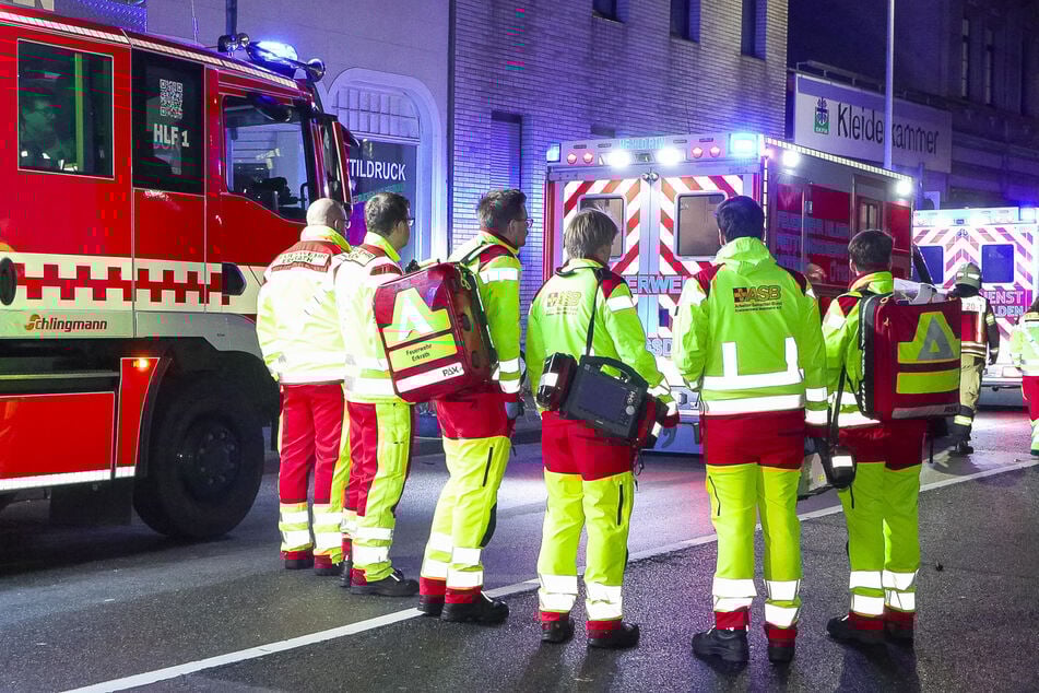 Alle sechs Insassen wurden bei dem schweren Unfall verletzt und wurden durch den Rettungsdienst betreut.