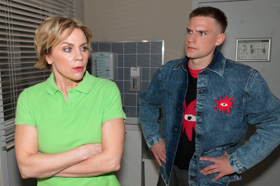 Moritz verlangt von Yvonne, gegen Joachim auszusagen.