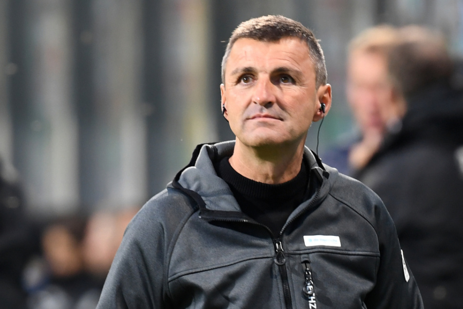 Löwen-Trainer Michael Köllner (52) warnt seine Mannschaft vor dem 1. FC Saarbrücken.