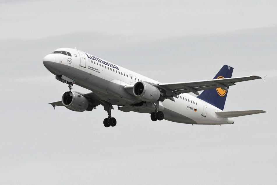 Der Vorfall ereignete sich an Bord eines Lufthansa-Cityline-Fluges von Warschau nach München. (Symbolbild)