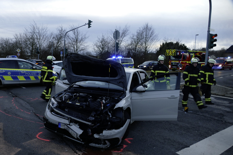 Polizei, Feuerwehr und Rettungskräfte waren mit einem Großaufgebot vor Ort.