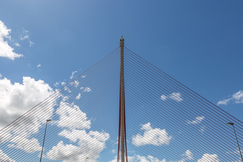 Die riesige Brücke Castilla-La Mancha ist knapp 192 Meter hoch.