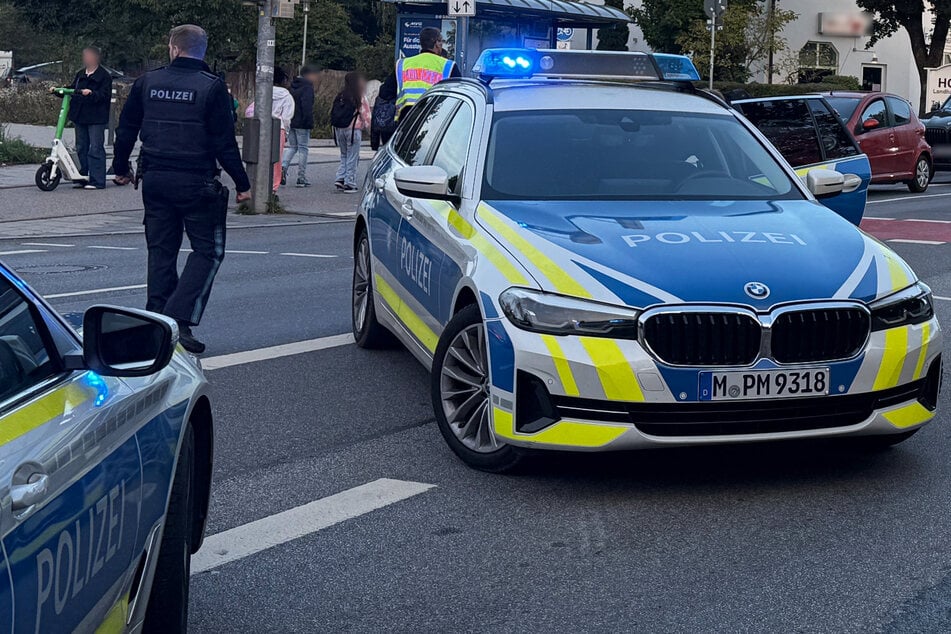 Die Polizei sperrte einen weiträumigen Bereich in der Lerchenau ab.