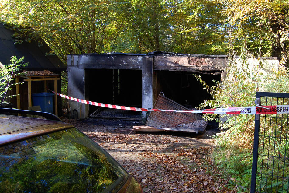 Doppelgarage abgefackelt: Polizei schätzt Schaden auf 30.000 Euro
