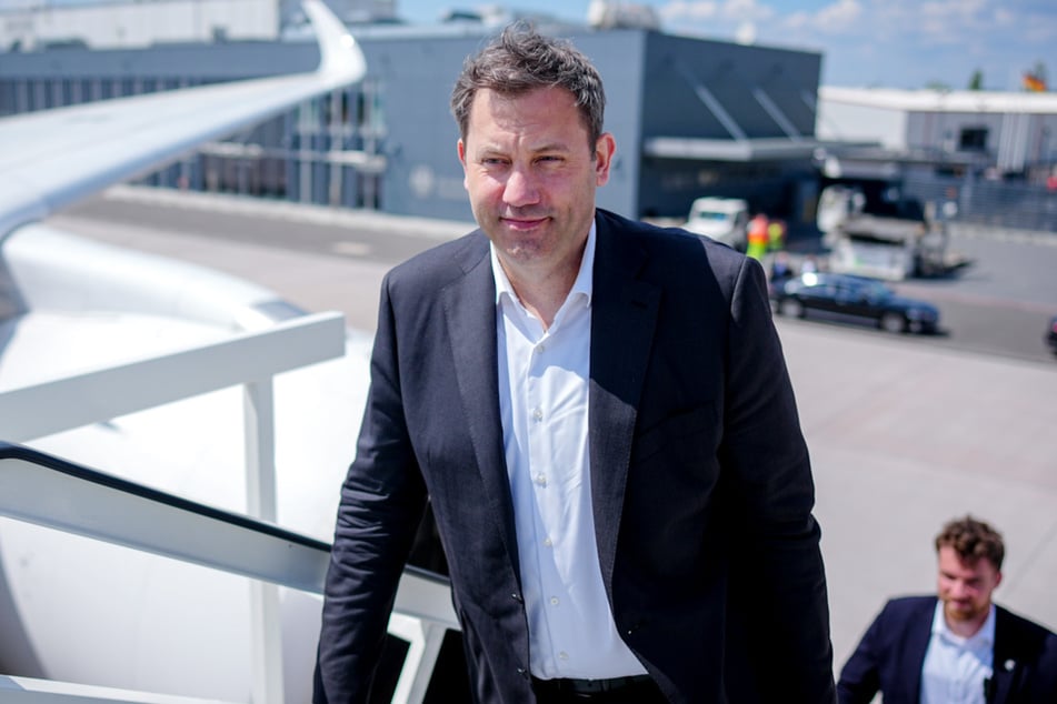Bundesfinanzminister Lars Klingbeil (47, SPD) ist zum Treffen der G7-Finanzminister nach Kanada geflogen.
