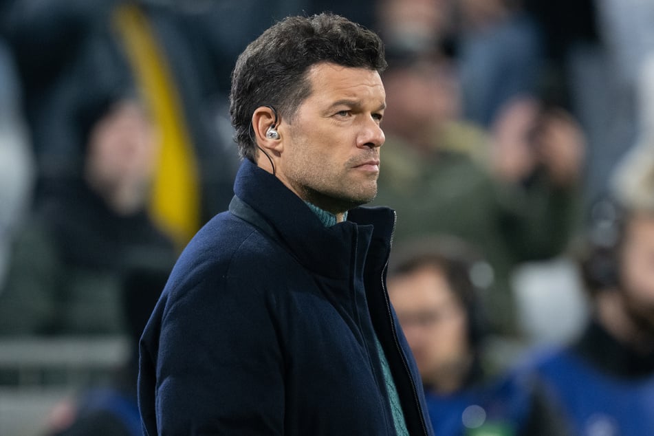 Michael Ballack (49) kritisierte Manuel Neuers Handeln beim Spiel gegen Arsenal scharf.