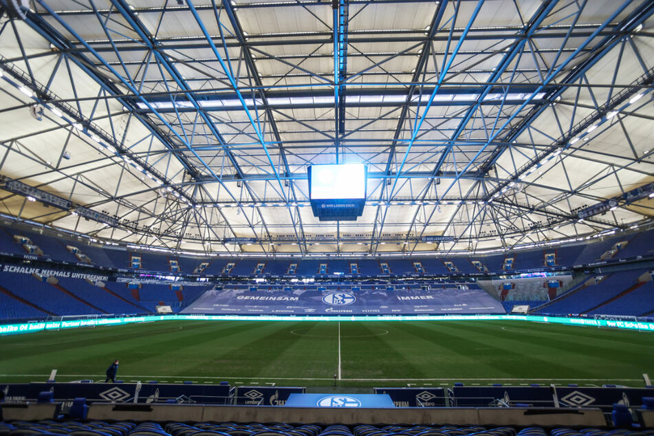 Der Wunschtraum sicher nicht für Dynamo-Keeper Kevin Broll (25), sondern für alle: Die Veltins-Arena auf Schalke. Dort will Dresden in der kommenden Saison spielen.