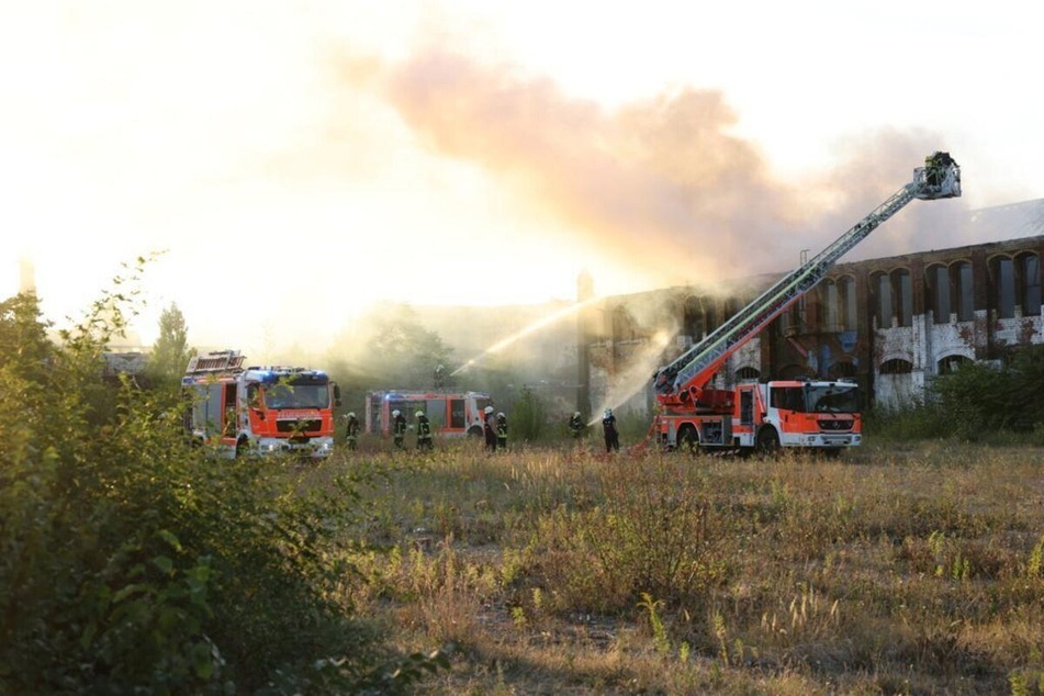 Mehrere Tage lang musste die Feuerwehr gegen die Flammen kämpfen. Erst am Sonntag konnten die Einsatzkräfte Entwarnung geben.