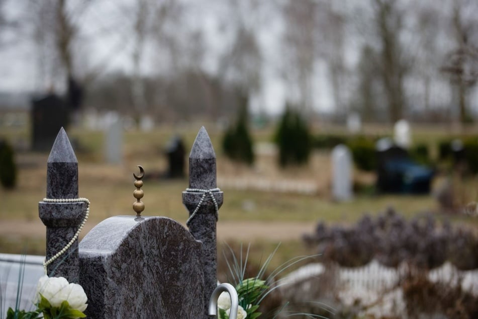 Wie auf muslimischen Friedhöfen üblich, sind die Gräber auf dem Spandauer Friedhof gen Mekka und damit nach Südosten ausgerichtet. (Symbolbild)