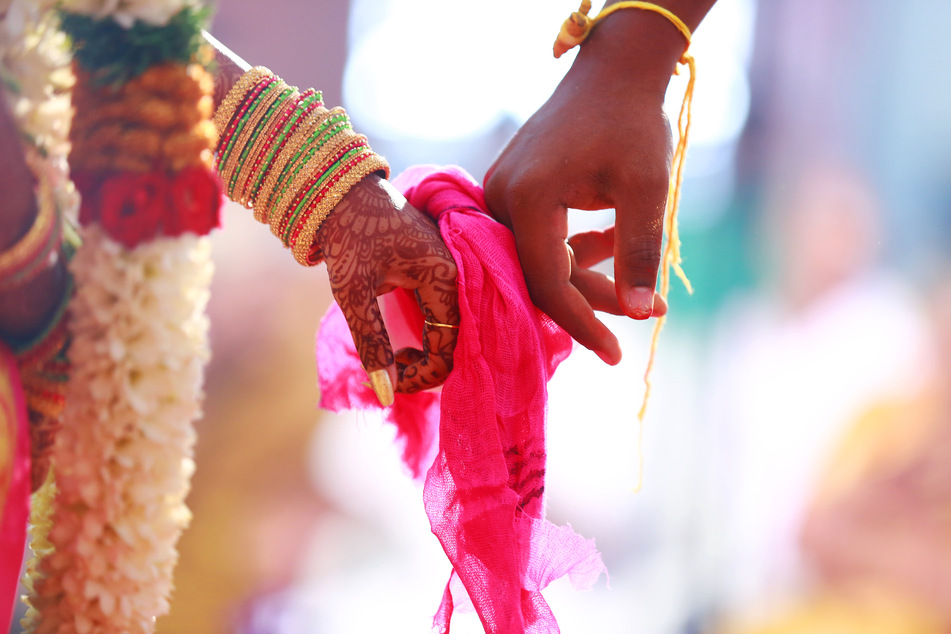 Hinduistische Hochzeiten sind riesengroße Spektakel, die mit allen Familienmitgliedern und Freunden gefeiert werden.
