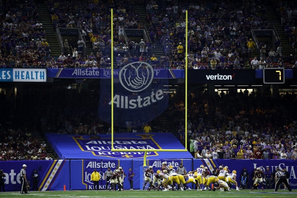 Florida State blocks a field goal attempt from LSU to pull a shocking 24-23 upset in the season opener game.