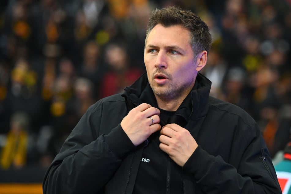 Dynamos Sport-Geschäftsführer Sören Gonther (39, Foto) sprach nach dem Spiel in Magdeburg einige Zeit auf dem Rasen mit Otmar Schork.