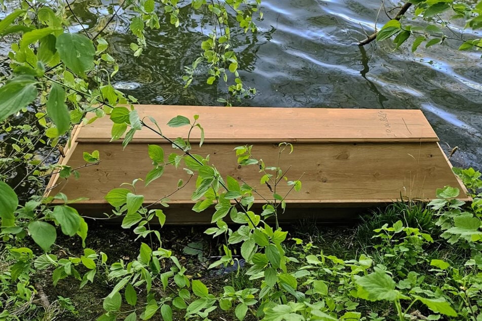 Gegen 20 Uhr am Mittwochabend hatten Zeugen die Polizei über den ungewöhnlichen Fund informiert.