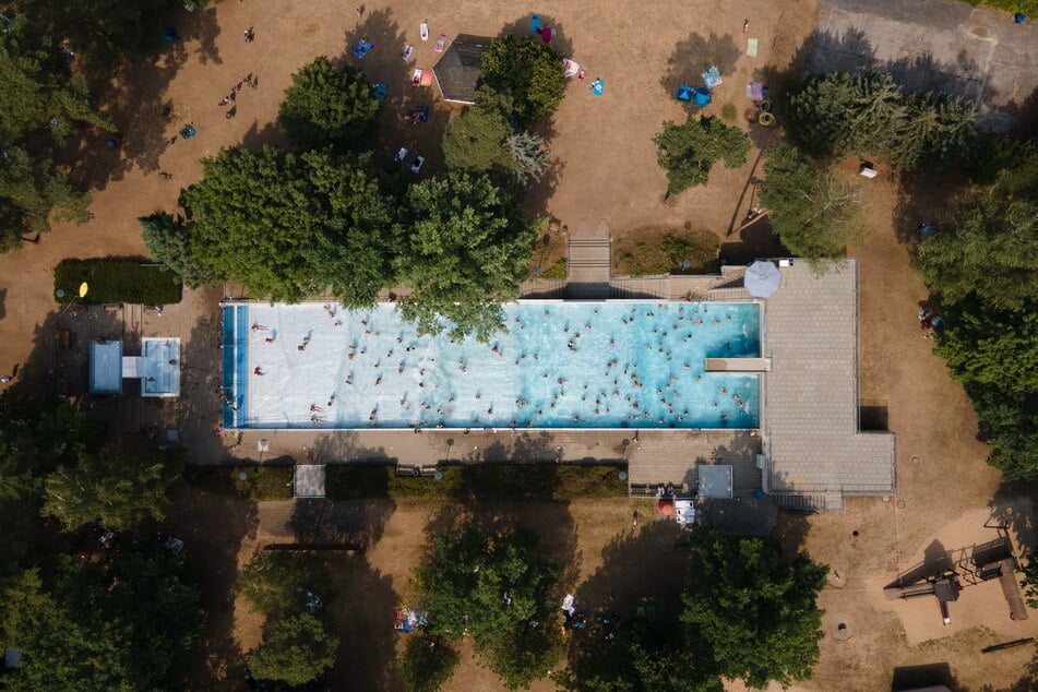 Am Samstag lädt das Bilzbad Radebeul zum Rave in the Wave.