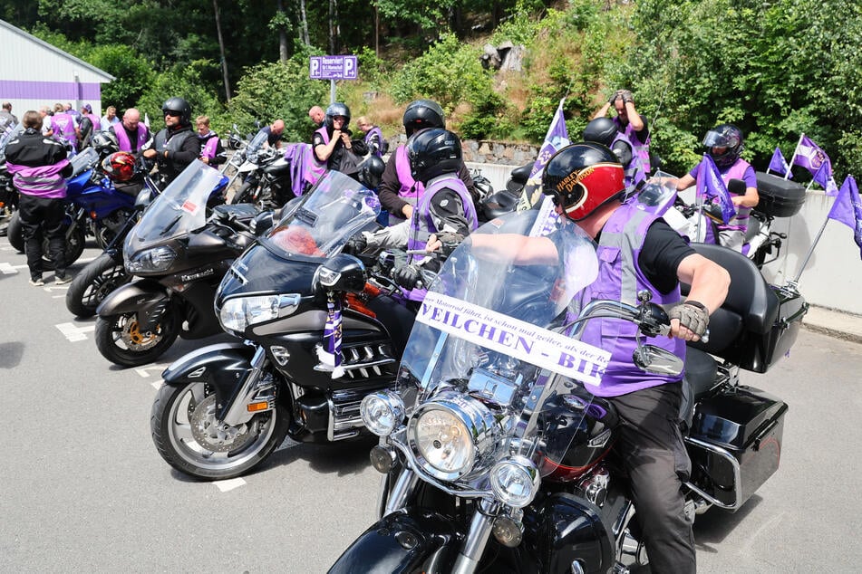 Für die Veilchen-Biker geht es am Montag schon in Richtung Nordirland. Abfahrt ist am Morgen im Erzgebirgsstadion.