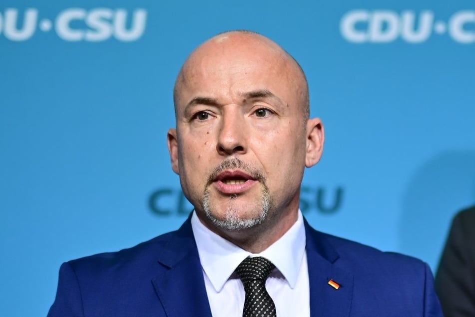 Für Deutschlands Hilfen für die Ukrainefordert die Partei eine Gegenleistung. Kiew solle die Bundesrepublik an Rüstungsinnovationen teilhaben lassen, sagt CSU-Politiker Hoffmann (51).