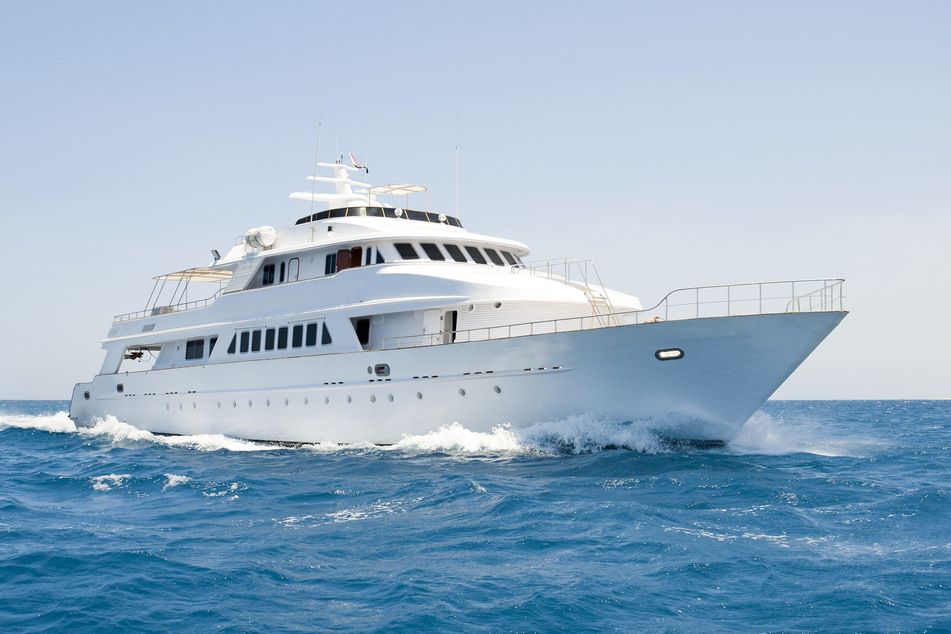 "Leo" und seine Freunde gönnen sich gerne mal eine Auszeit auf millionenschweren Luxus-Yachten. (Symbolbild)