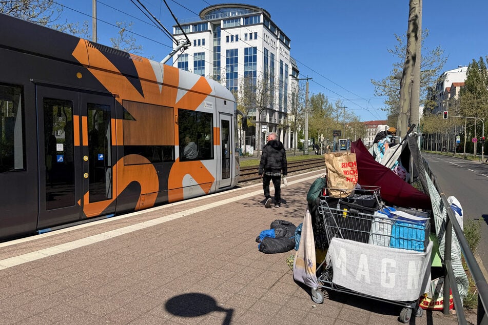 Die Leipziger Verkehrsbetriebe sind informiert, konnten den Mann bislang jedoch nicht antreffen.