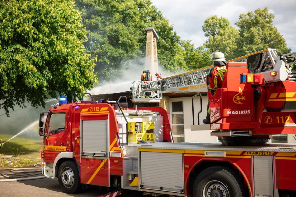 Die Einsatzkräfte der Feuerwehr rückten mit einem Großaufgebot aus.