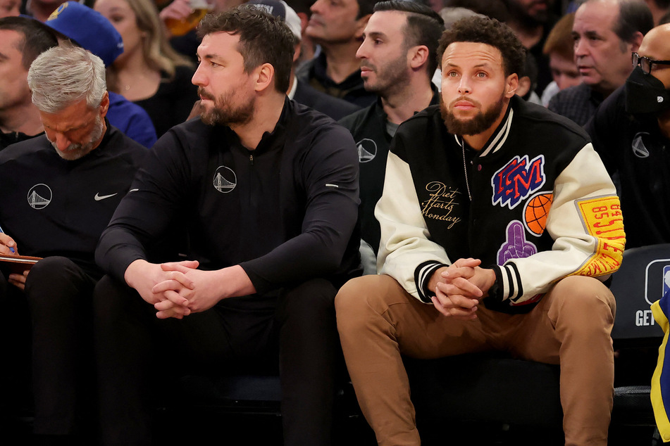 Steph Curry reveals timeline of return from "interesting" shoulder injury