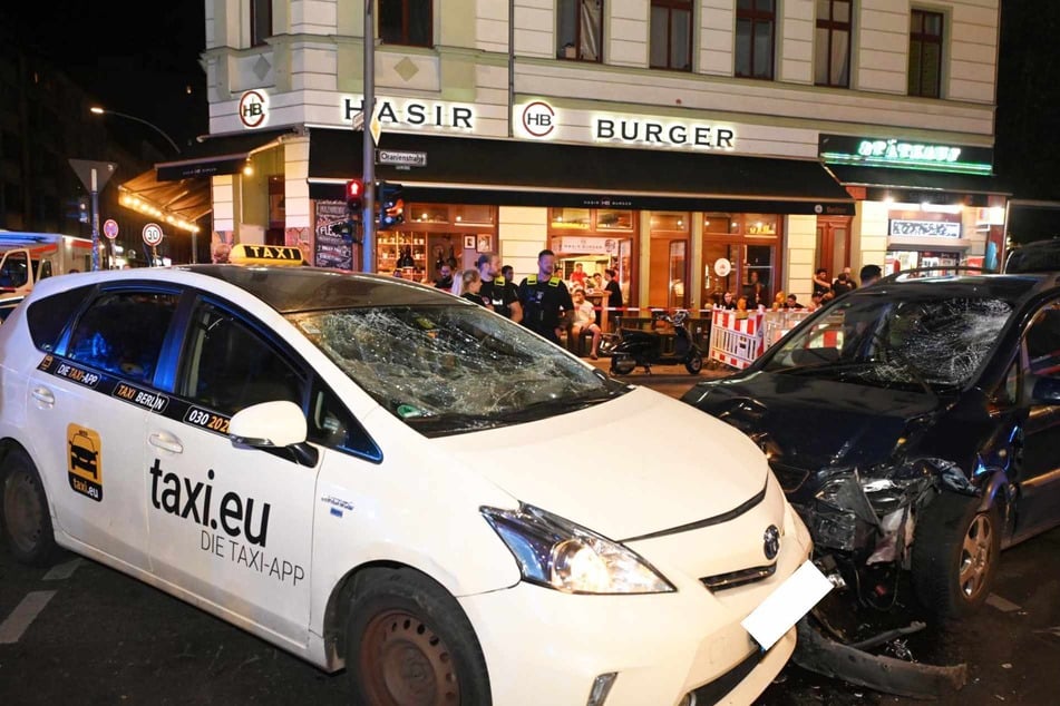 Im Kreuzungsbereich der Adalbertstraße und Oranienstraße hat es am Freitag gekracht.