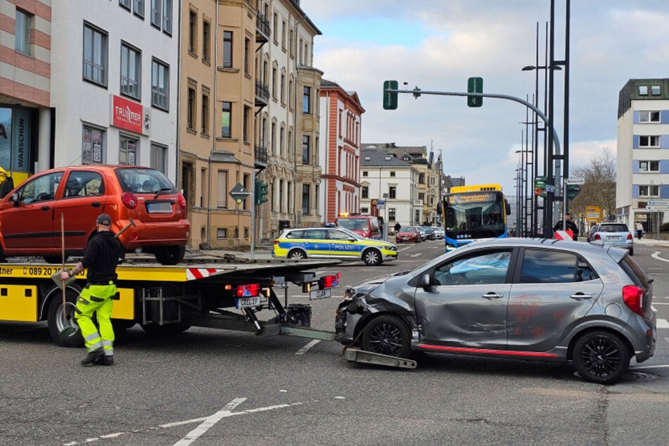 Die zwei Unfall-Wagen wurden abgeschleppt.