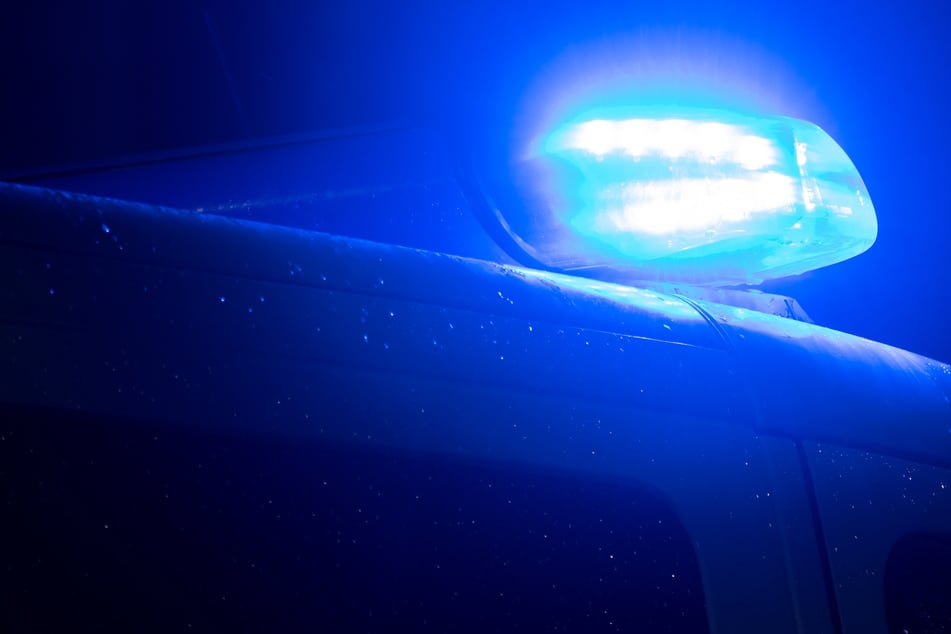 Škoda-Fahrer spielt Polizei und hält andere Autofahrer mit Blaulicht an: Sein Grund ist kurios