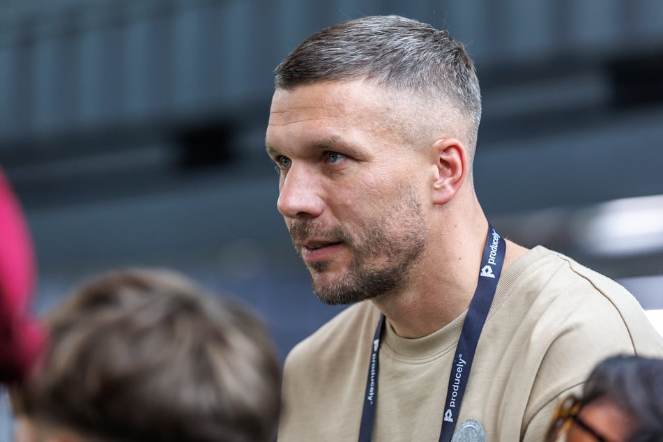Lukas Podolski (40) mischte sich am Samstag unter die Ultras von Gornik Zabrze.