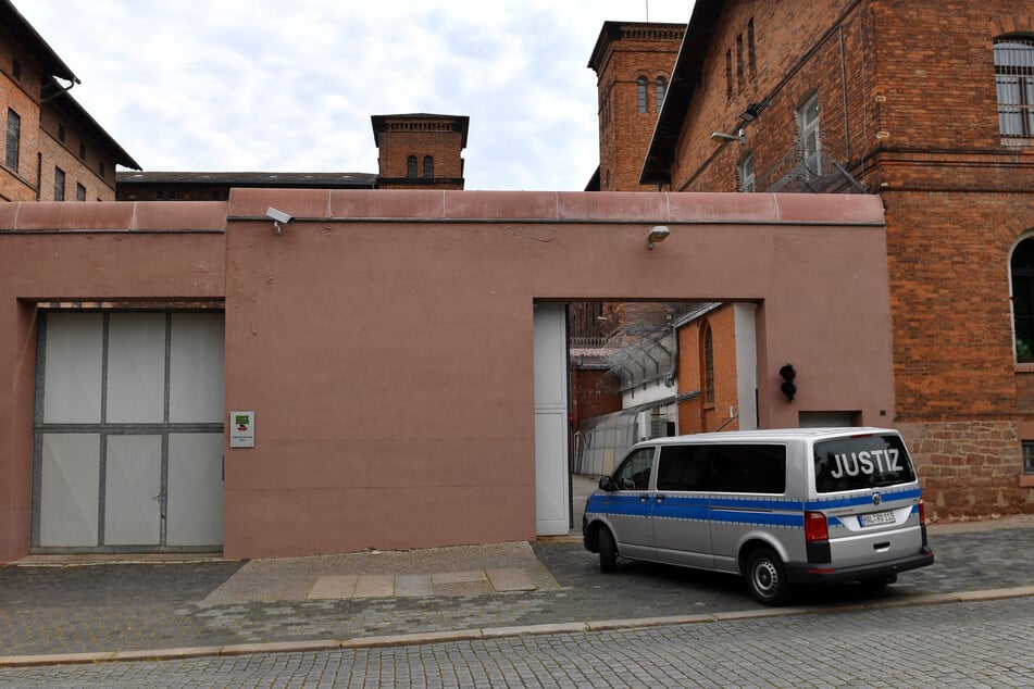 Die Tatverdächtige wurde in die JVA Halle eingeliefert. (Archivbild)
