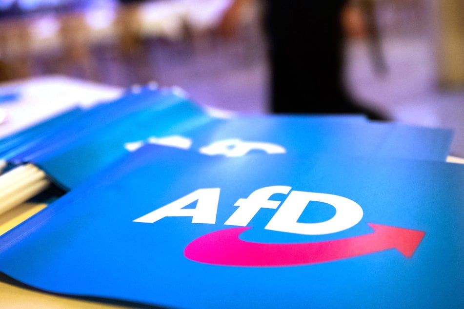 Das sich in Frankfurt befindliche Wohnhaus des AfD-Abgeordneten Markus Fuchs (56) wurde in der Nacht zum Samstag mit Farbe beschmiert. (Symbolbild)