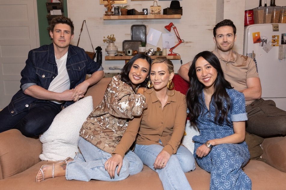 From l. to r.: Chris Lowell, Francia Raisa, Hilary Duff, Tien Tran, and Tom Ainsley attend the How I Met Your Father fan experience in Los Angeles.