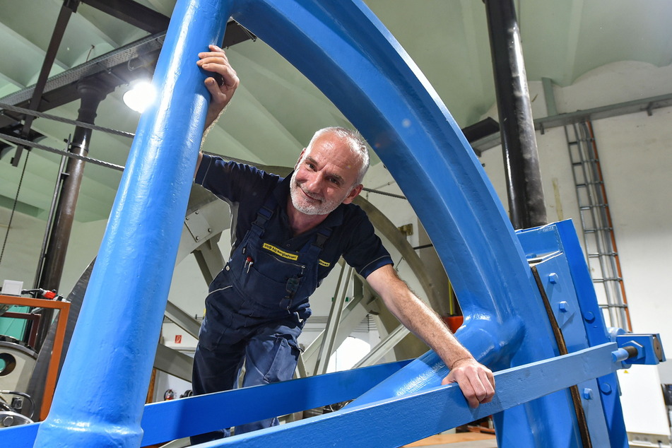 Roland Hetzer (54, Vize-Bereichsleiter) in der Bergstation.