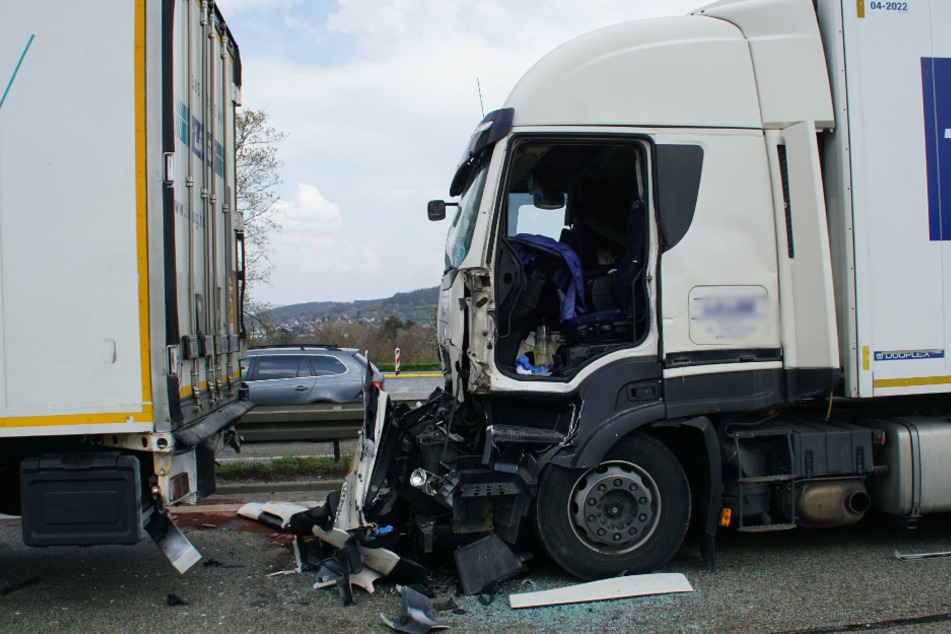 Unfall A8: Stau-Chaos auf der A8 nach schwerem Lkw-Unfall