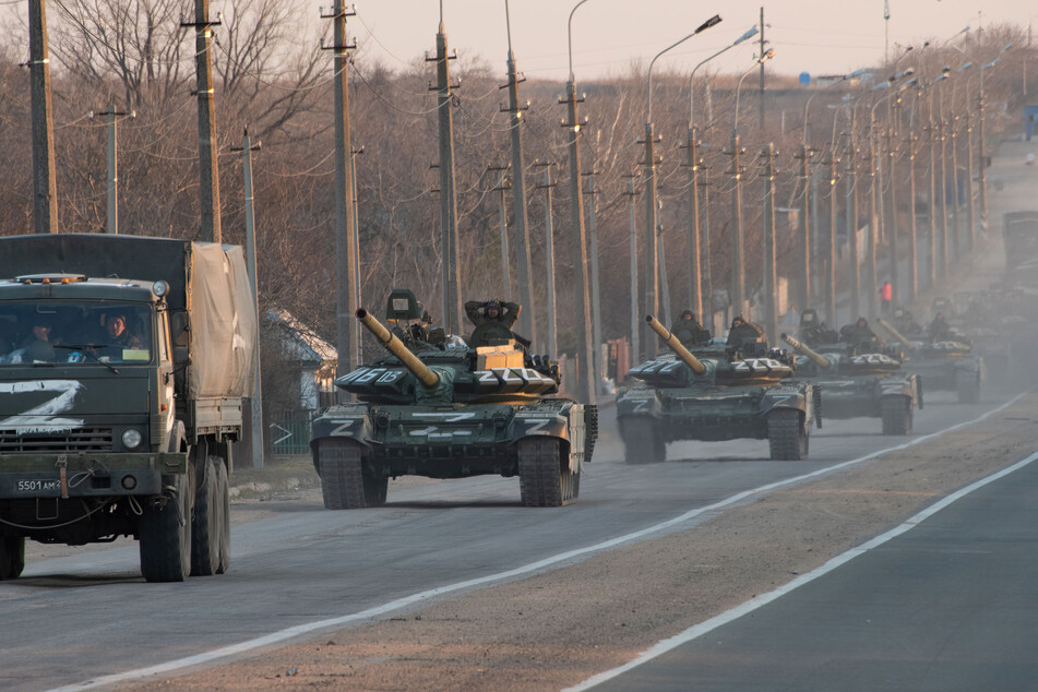 Das Z ist eines von mehreren Zeichen auf Militärfahrzeugen der Streitkräfte Russlands im Krieg in der Ukraine.