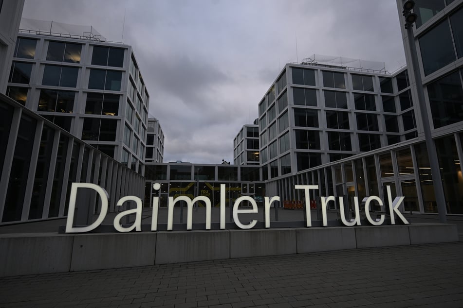 Daimler Truck will bis 2030 ungefähr 5000 Stellen in Deutschland streichen. (Archivfoto)
