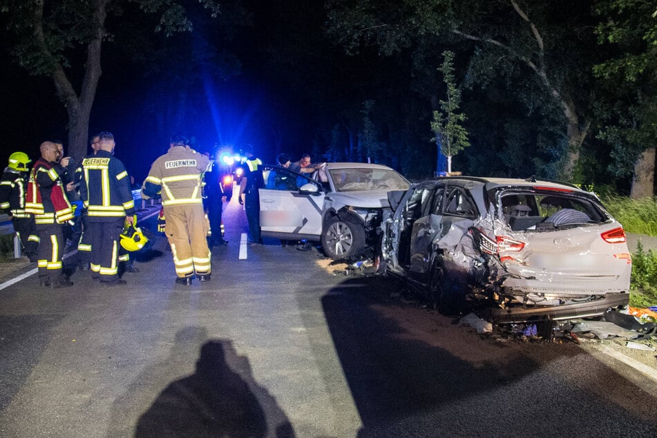 Die L40 wurde während der Rettungs-, Bergungs- und Ermittlungsarbeiten komplett gesperrt.