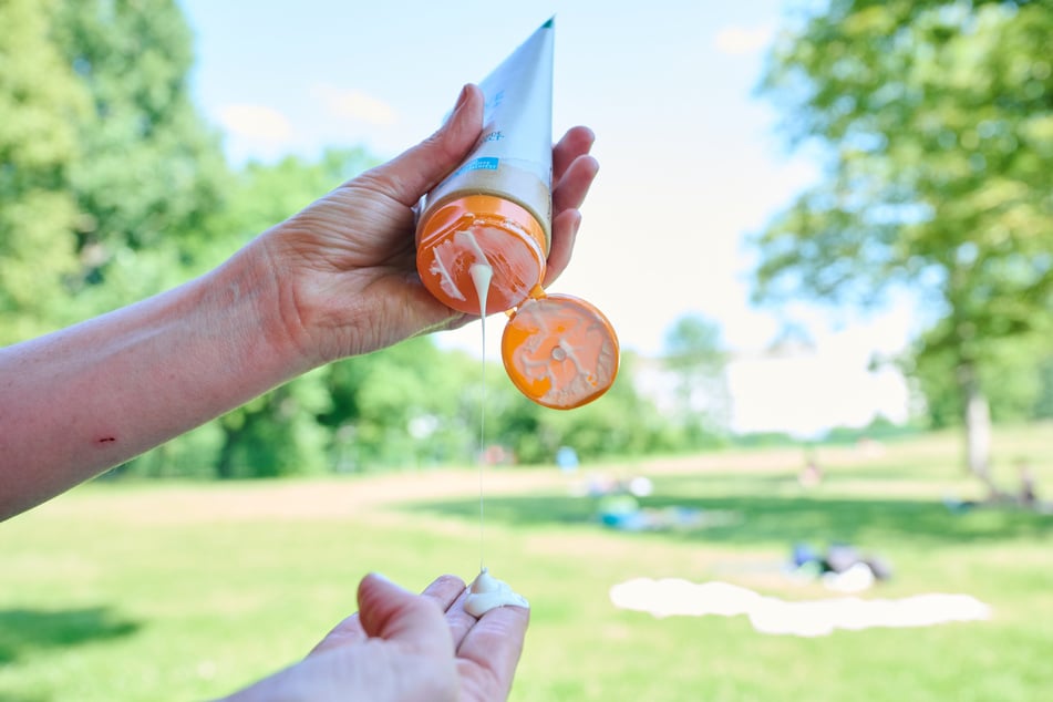 Freibad-Besucher dürfen sich nicht nur auf Abkühlung freuen. Ein kostenloses Angebot sorgt zusätzlich für Schutz an heißen Tagen.
