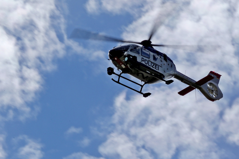 Wilde Verfolgungsjagd in Bayern! 20 Streifenwagen und Hubschrauber im Einsatz