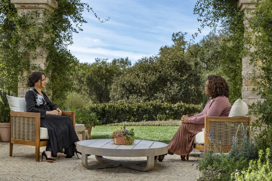 Meghan, Herzogin von Sussex (l) im Gespräch mit Moderatorin Oprah Winfrey (67). Das Interview wird am 7. März veröffentlicht.