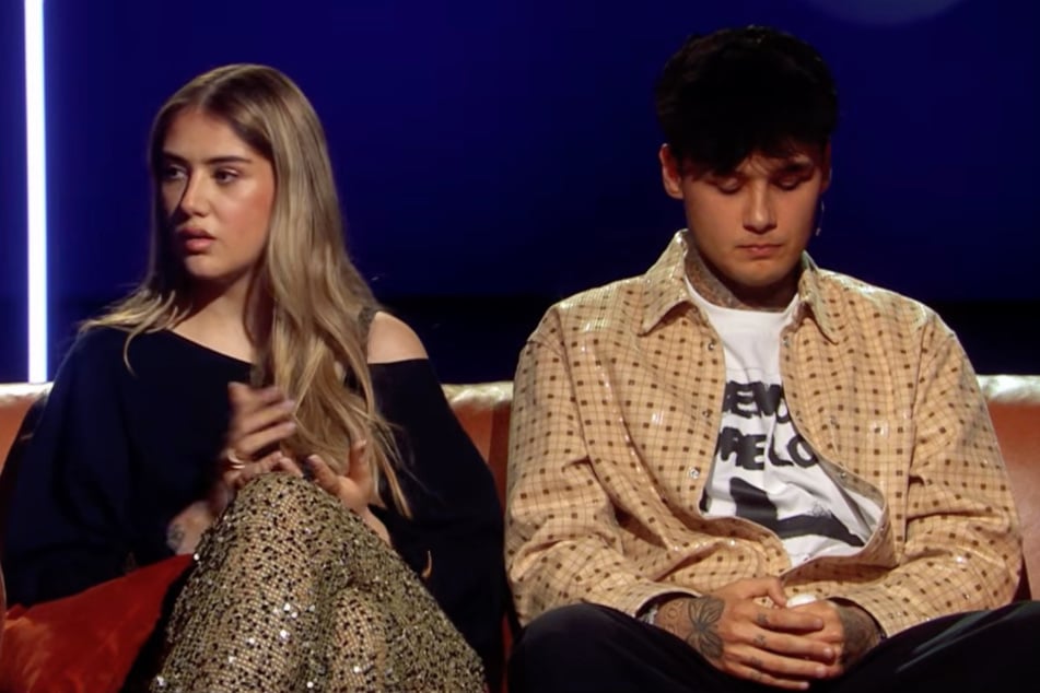 Die Reality-Stars Lisa Straube (25) und Akka Akkaya (24) haben in der NDR-Talkshow "deep und deutlich" über den Verlust ihres vier Monate alten Sohnes gesprochen.