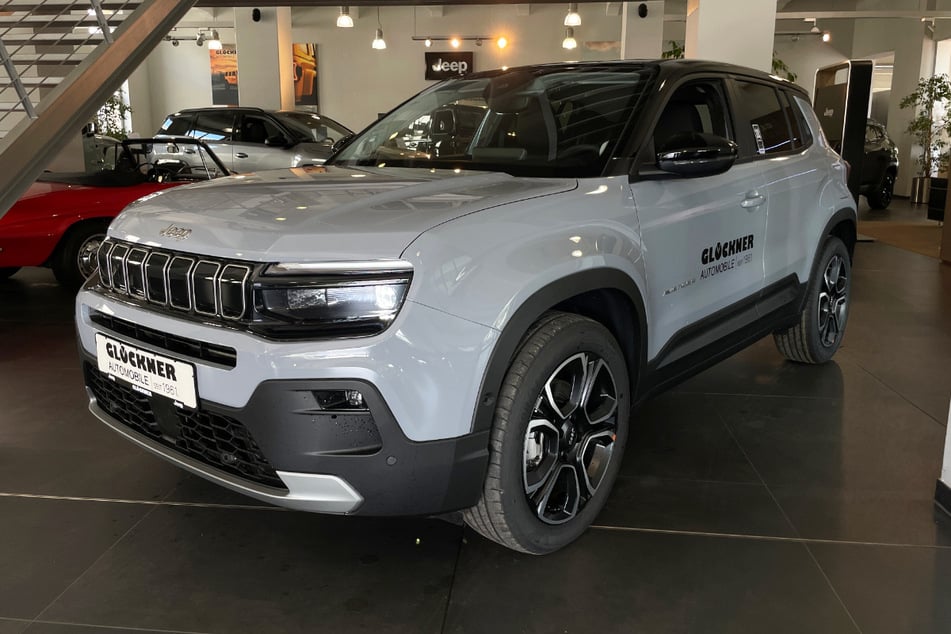 Bei Glöckner Automobile bekommt Ihr den Jeep® Avenger super preiswert in der hochwertigen Summit-Azsstattung.